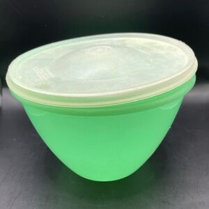 VTG Tupperware Crisp-It #679-4 Jadeite Green Lettuce Keeper & Lid No Spike